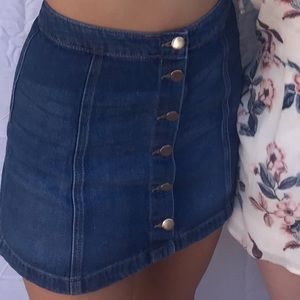 Jean skirt with silver buttons